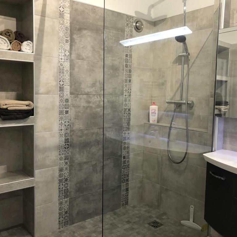 Grand T3- Spacious 2BR Apartement with free parking near city-center Ideal Business & Reims Visits - Appartement 2 Chambres - 18