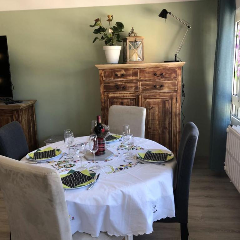Grand T3- Spacious 2BR Apartement with free parking near city-center Ideal Business & Reims Visits - Appartement 2 Chambres - 36