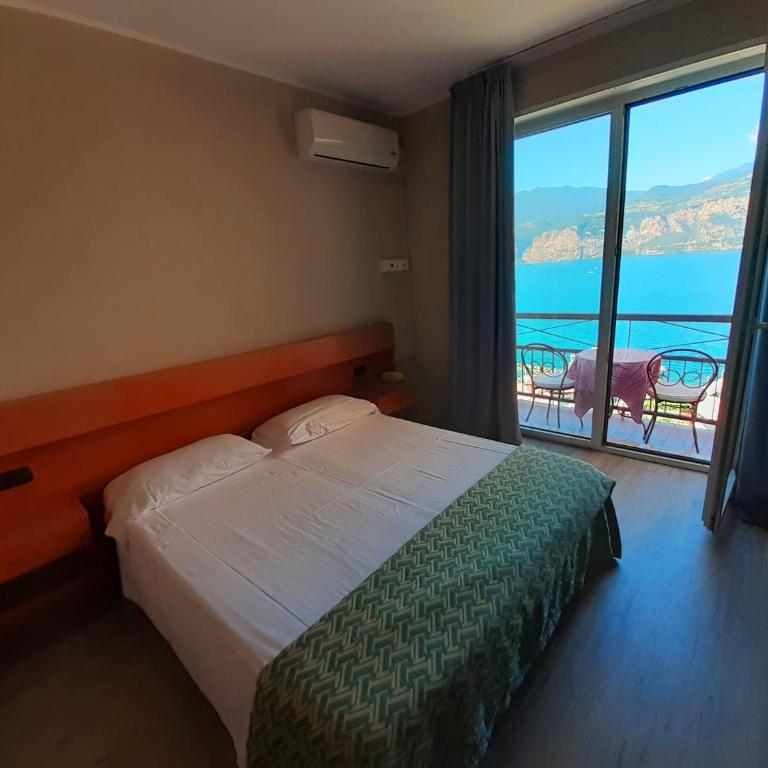 Hotel Antonella - Camera Matrimoniale con Balcone e Vista Lago - 4