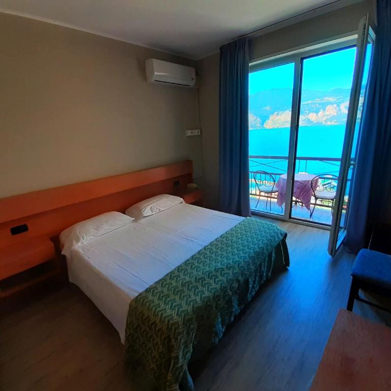 Hotel Antonella - Camera Matrimoniale con Balcone e Vista Lago - 3