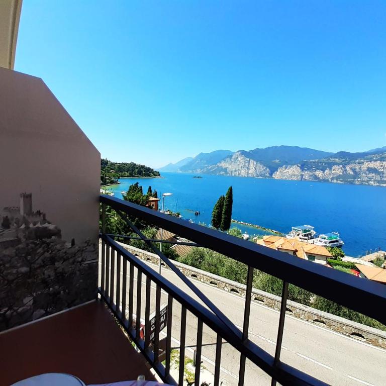 Hotel Antonella - Camera Matrimoniale con Balcone e Vista Lago - 1