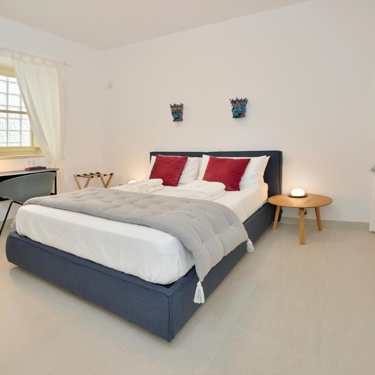One - Deluxe Queen Room - 1