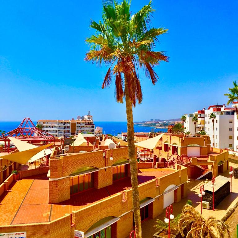 SEA-VIEW APARTMENT WITH a TENNIS COURT - Three-Bedroom Apartment - 4