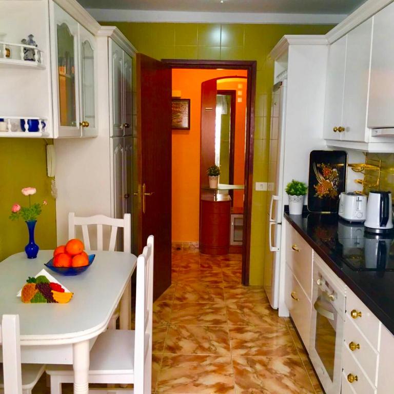 SEA-VIEW APARTMENT WITH a TENNIS COURT - Three-Bedroom Apartment - 15
