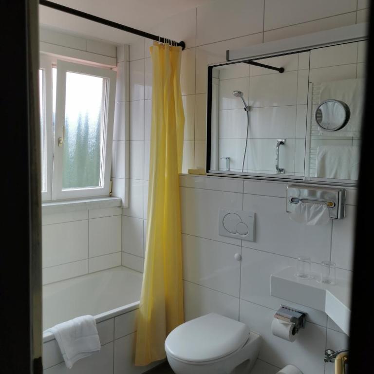 Wittelsbacher Hof - Doppelzimmer mit Balkon - 4