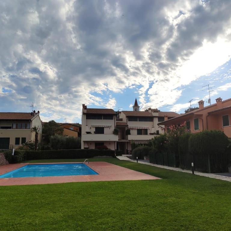 Private Garden Giardino Privato a Bardolino - House Amorino - Two-Bedroom Apartment with Private Garden - 20