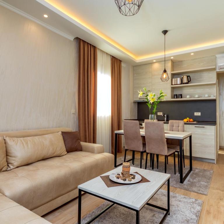 Luxury Apartments Queen - Apartment with Pool View - 10