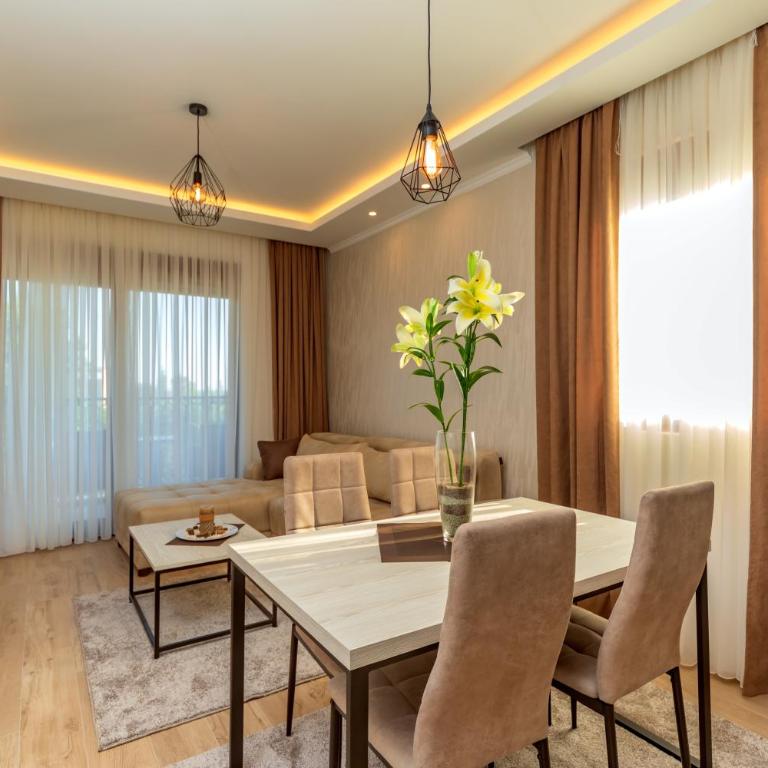 Luxury Apartments Queen - Apartment with Pool View - 6