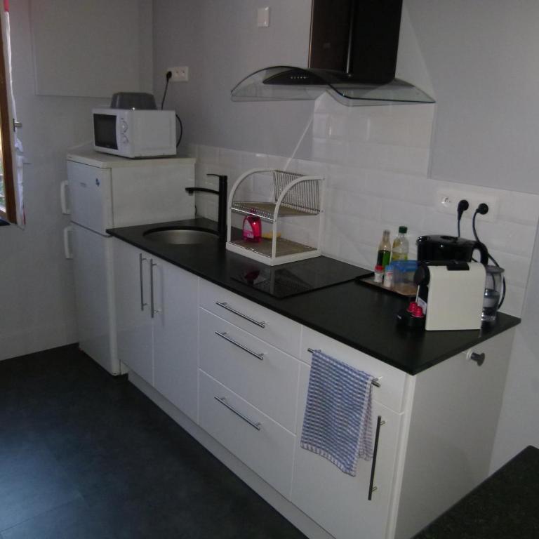 Studio Calme avec Jardin, T6 Mermoz-Moselle & Métro D Mermoz-Pinel, Proche Hôpital Mermoz, Édouard Herriot, Centre Formation APTH BVT - Appartement 1 Chambre - 2