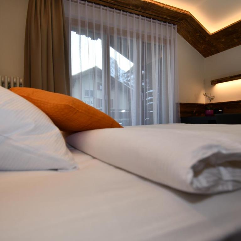 Hotel Elite - Superior Zimmer mit Queensize-Bett und Blick auf das Matterhorn - 2