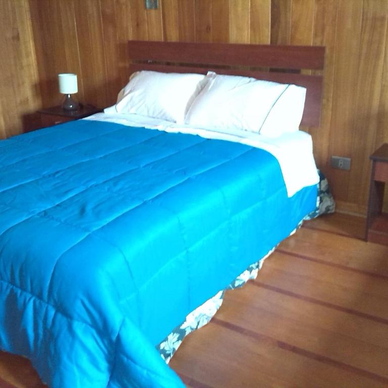 Hostal Kutralwe - Quadruple Room with Private Bathroom - 1