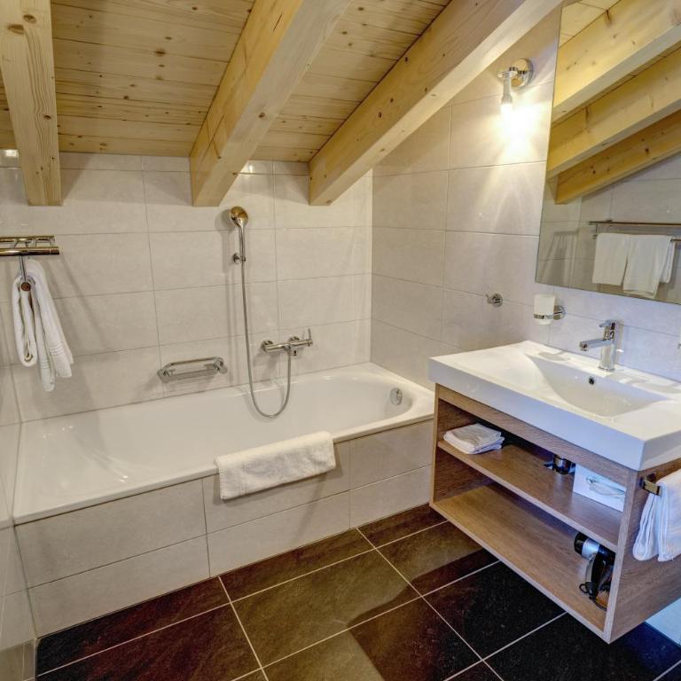 Hotel City - Premium Doppel-/Zweibettzimmer - 4