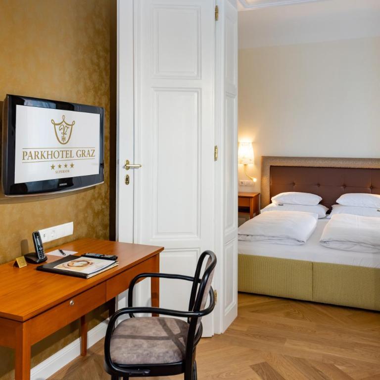 Parkhotel Graz - Traditional Luxury - Deluxe Doppelzimmer mit Blick auf den Innenhof - 3