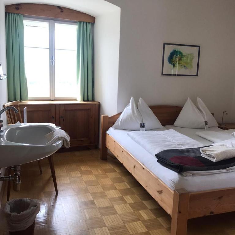 Kloster Wernberg - Doppelzimmer mit Gemeinschaftsbad - 2