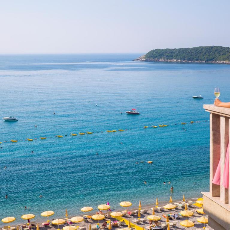 Poseidon The Beach Hotel - Dvokrevetna Soba sa Bračnim Krevetom sa Balkonom i Pogledom na More - 1