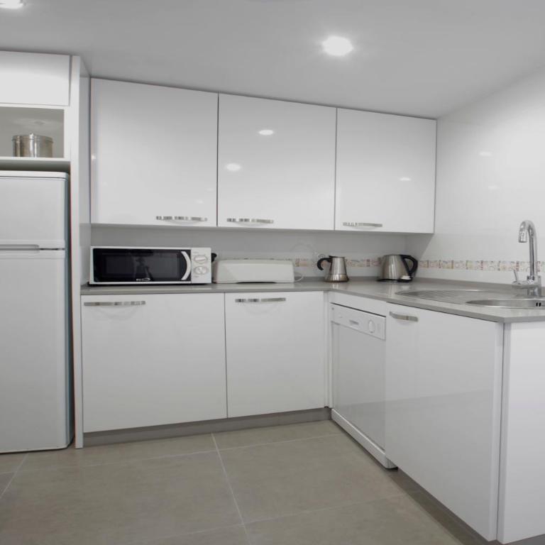 Magnifico apartamento con vistas en Puerto Marina - Apartamento de 3 dormitorios - 13