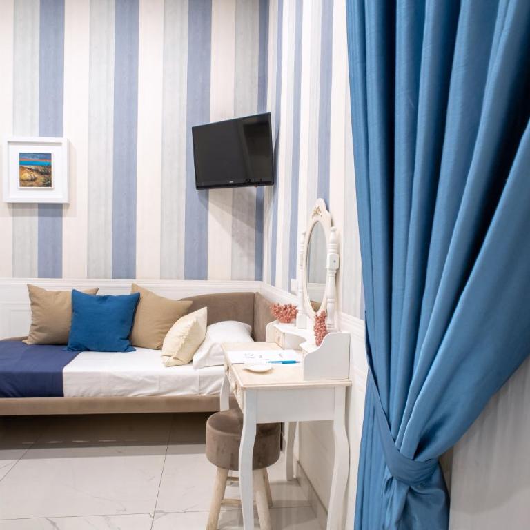 Napoliviva Bovio - Camera Tripla Comfort - 3