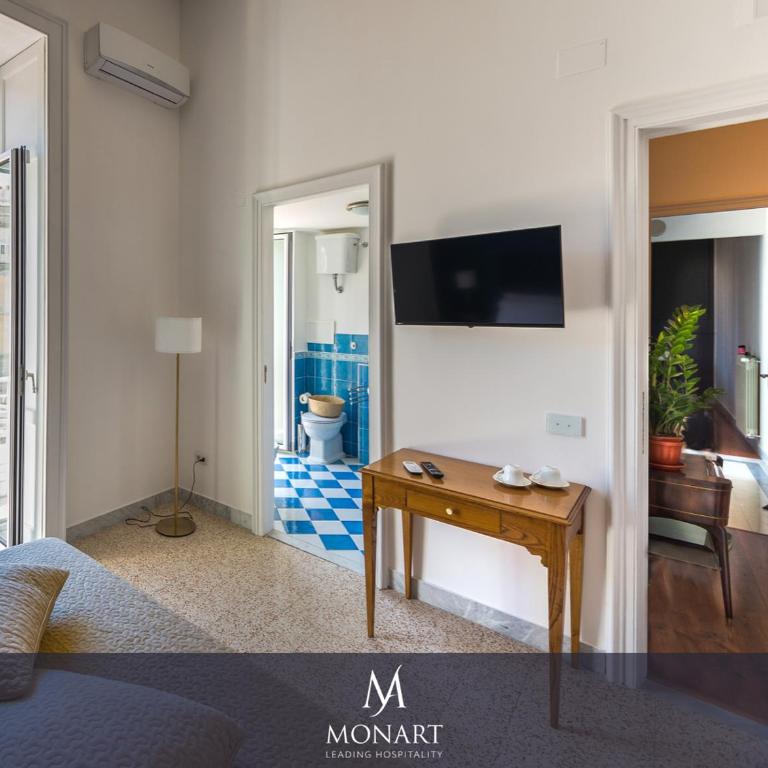 MONART HOSPITALITY Cavour - Camera King Standard con Balcone - 10