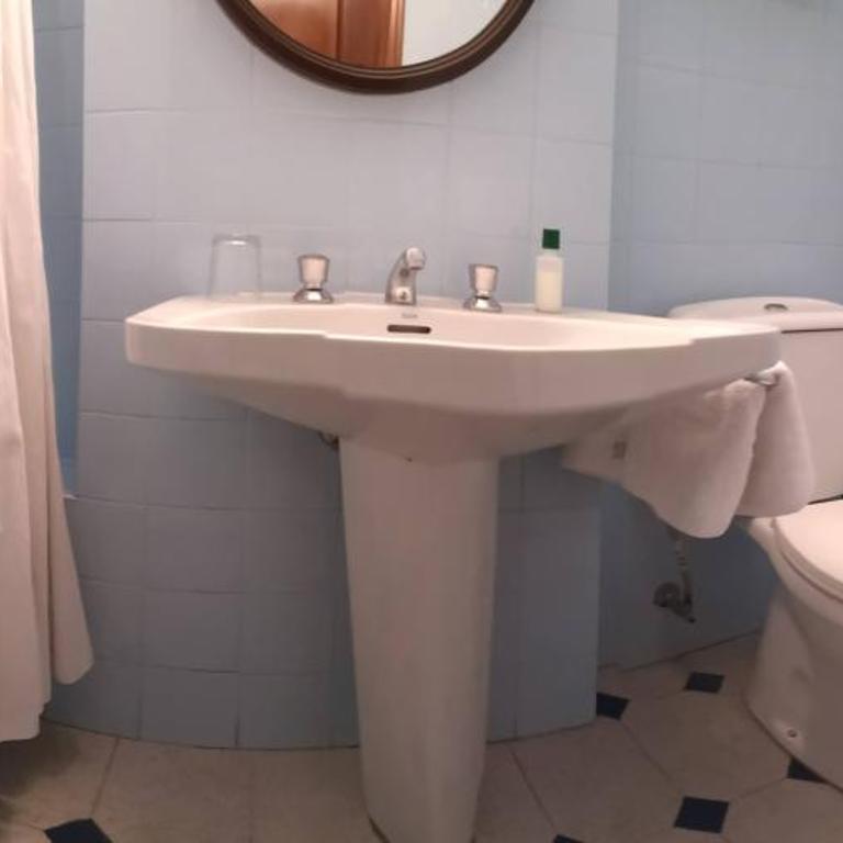 Hospedaje Covadonga - Habitación Triple con baño - 4