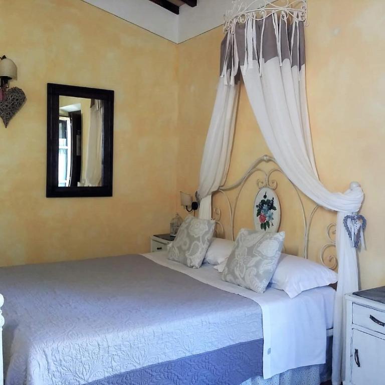 Agriturismo Il Casalino - Camera Matrimoniale con Vista Giardino - 10