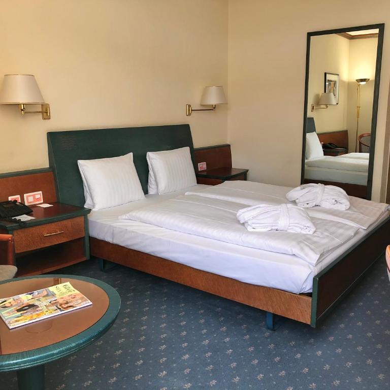 Thermal Hotels & Walliser Alpentherme Leukerbad - Deluxe Doppelzimmer Grand Bain - 3