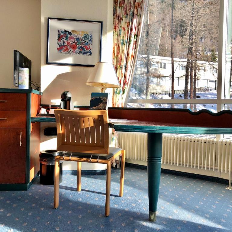 Thermal Hotels & Walliser Alpentherme Leukerbad - Panorama-Junior Suite - 8