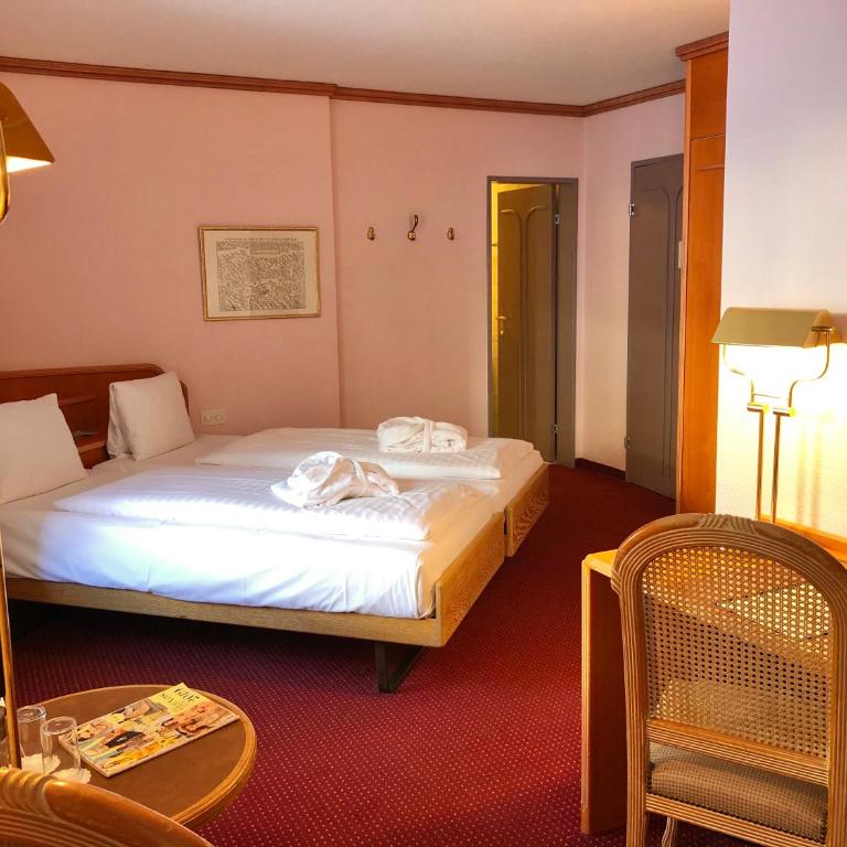 Thermal Hotels & Walliser Alpentherme Leukerbad - Doppelzimmer Maison Blanche - 4