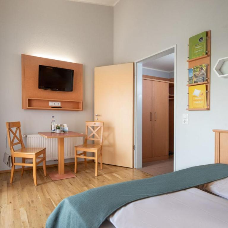 JUFA Familienresort Kempten im Allgäu - Camera Tripla - 1