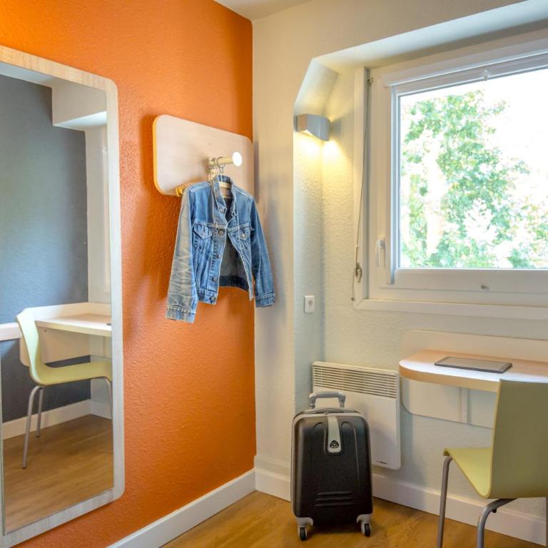 ibis budget Vienne Sud - Chambre Triple avec 1 Lit Double et 1 Lit Superposé - 4