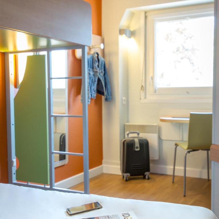 ibis budget Vienne Sud - Chambre Triple avec 1 Lit Double et 1 Lit Superposé - 5