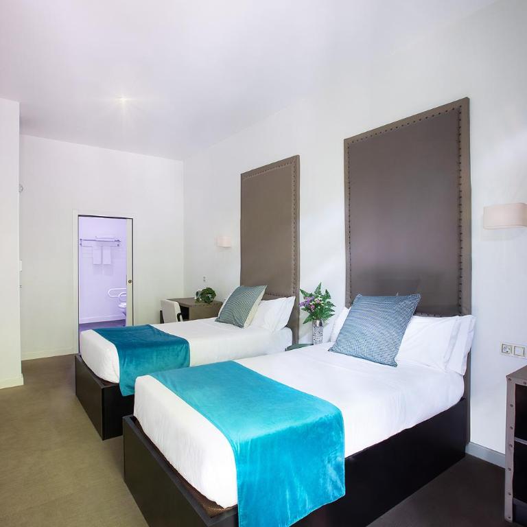 Amra Barcelona Caspe - Twin Room with Balcony - 6