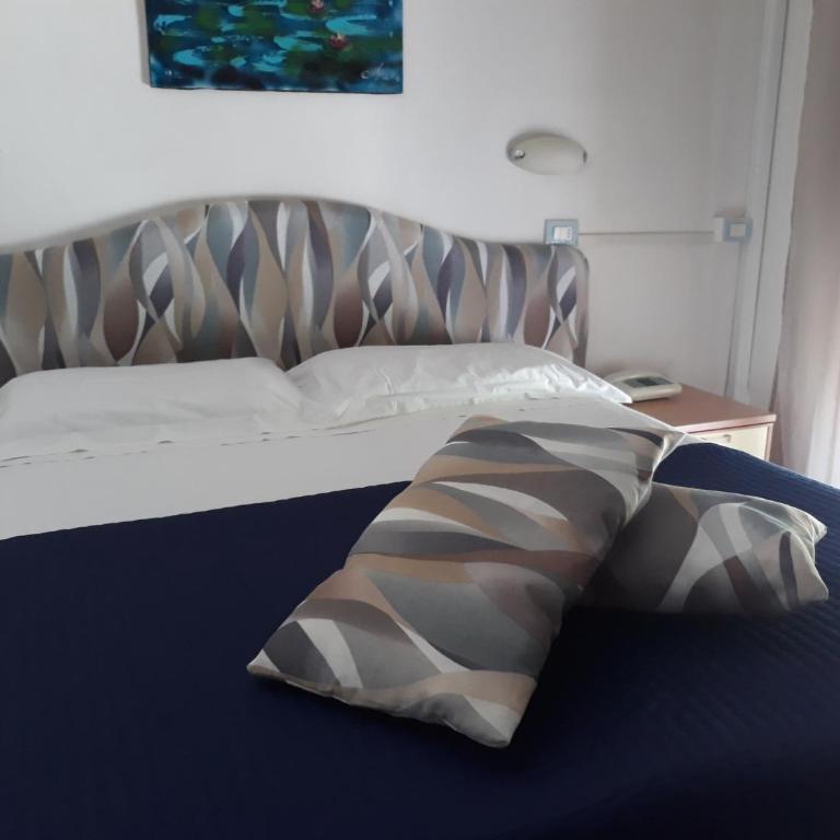 Hotel Tirrenia - Camera Matrimoniale/Doppia con Letti Singoli - 7