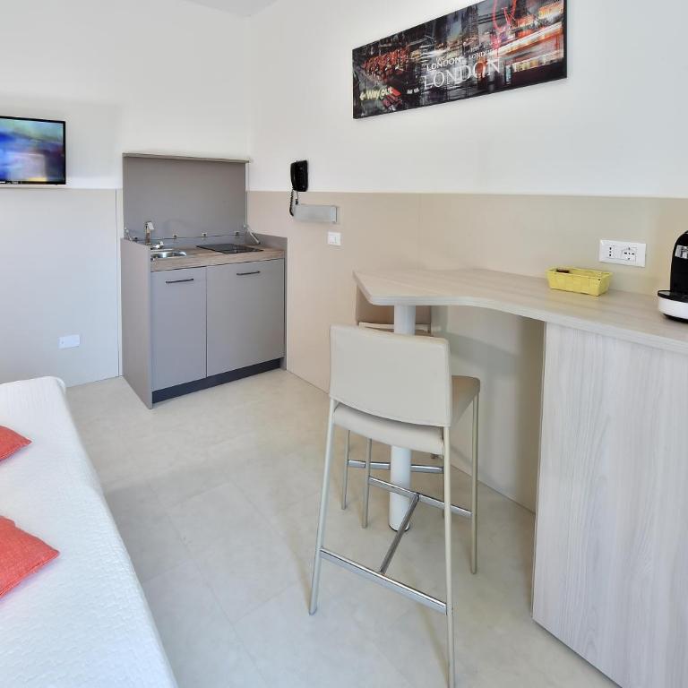 Hotel Meublè Nazionale - Due Camere Comunicanti (5 Adulti) - 3