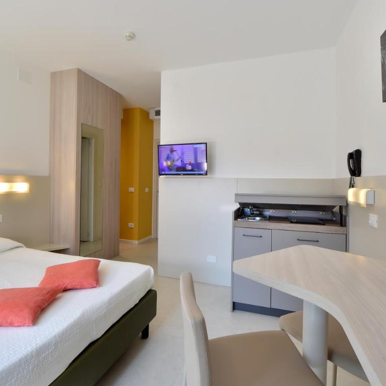 Hotel Meublè Nazionale - Due Camere Comunicanti (5 Adulti) - 1