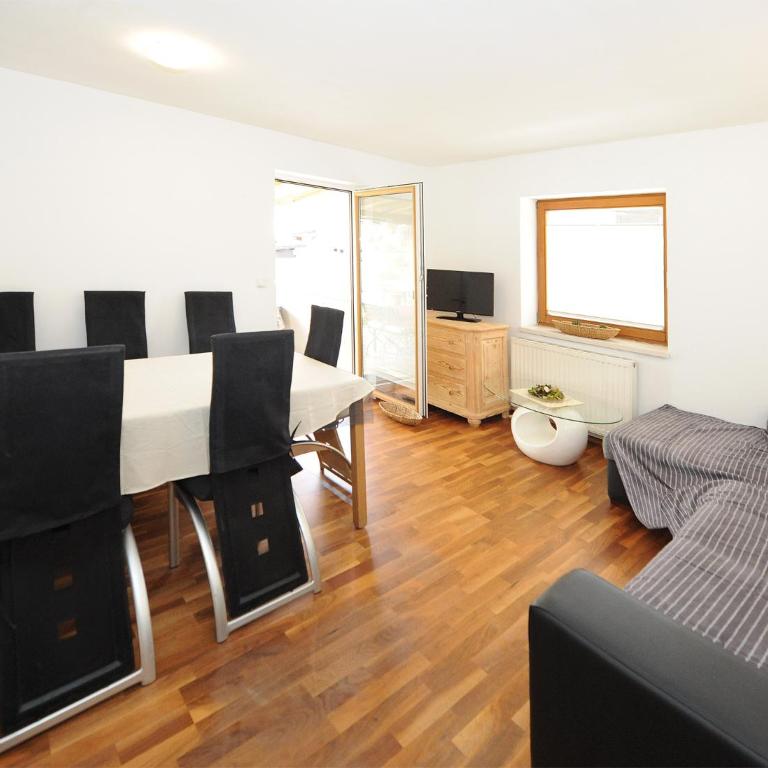 Chalet Gloria - Doppel- und Mehrbettzimmer - Familienzimmer mit Gemeinschaftsbad - 15