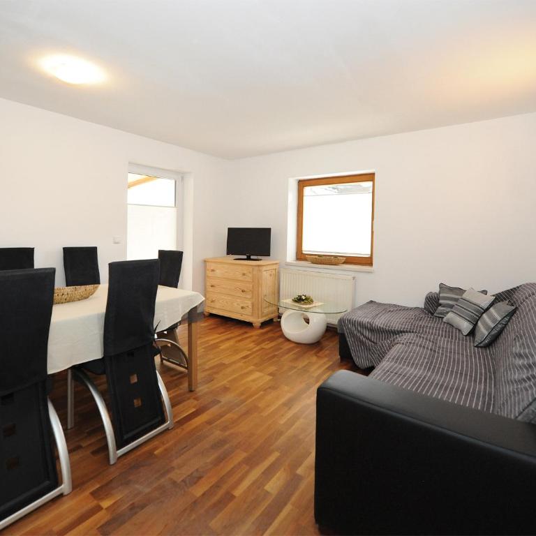 Chalet Gloria - Doppel- und Mehrbettzimmer - Familienzimmer mit Gemeinschaftsbad - 14