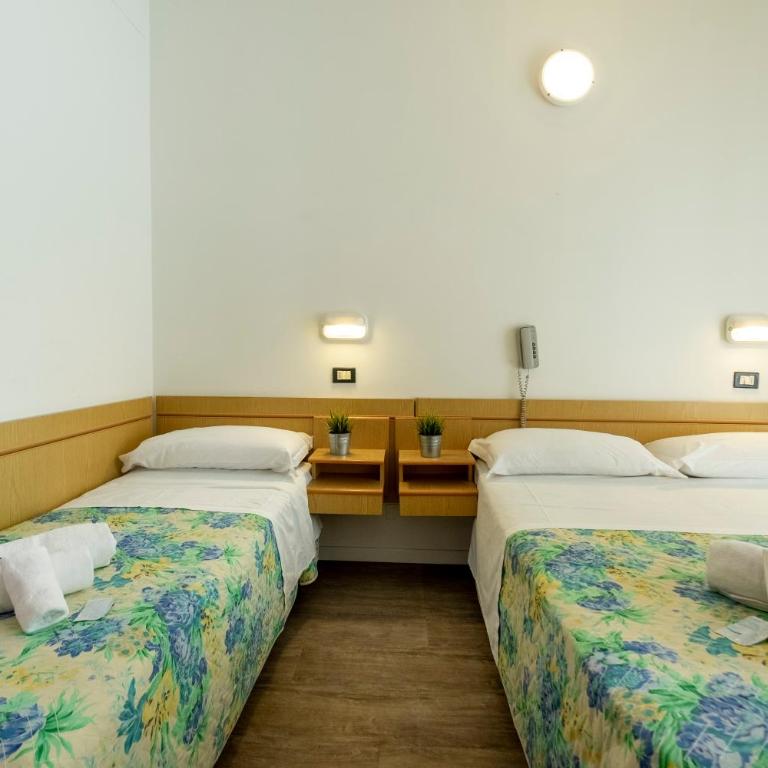 Hotel Lexington - Camera Familiare con Vista Mare - 5