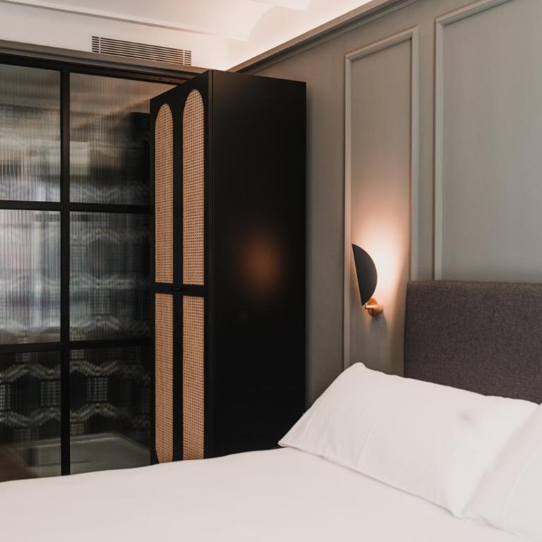 Reina 107 Beach Boutique - Standard Double Room - 12