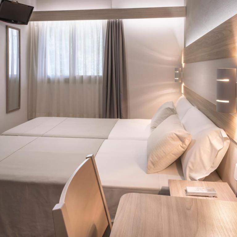Hotel Catalunya Express - Habitación Triple (2 adultos + 1 niño) - 5