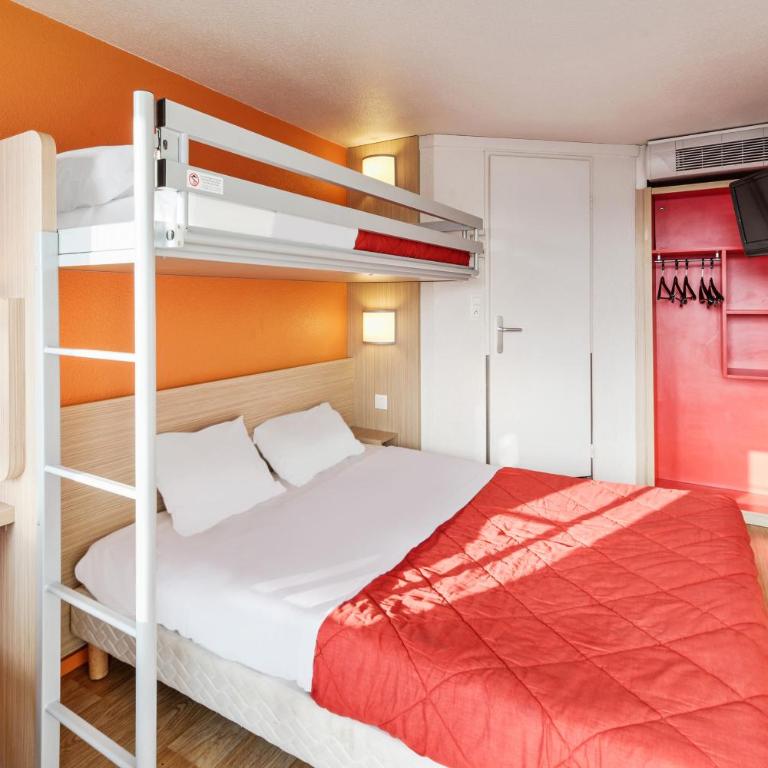 Premiere Classe Carcassonne - Chambre Triple (1 Lit Double et 1 Lit Simple) - 6