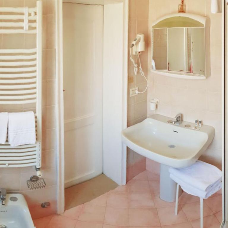 B&B Corte Campana - Camera Matrimoniale/Doppia con Letti Singoli con Bagno Privato Esterno - 4