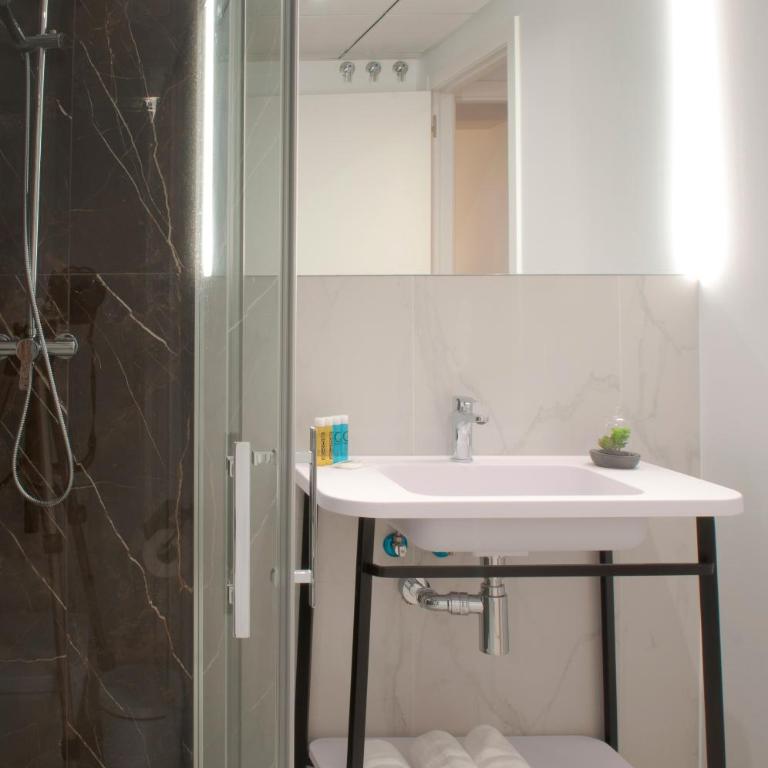 MyFlats Luxury Downtown - One-Bedroom Apartment - 24