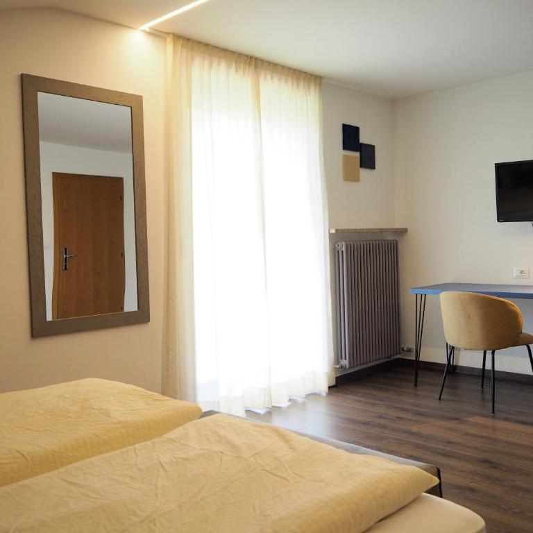 Feldgärtenhof - Dreibettzimmer mit Bergblick - 4
