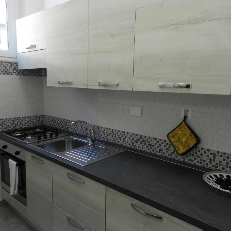 Appartamenti Via Cortonese 1 - Appartamento con 3 Camere da Letto - 31