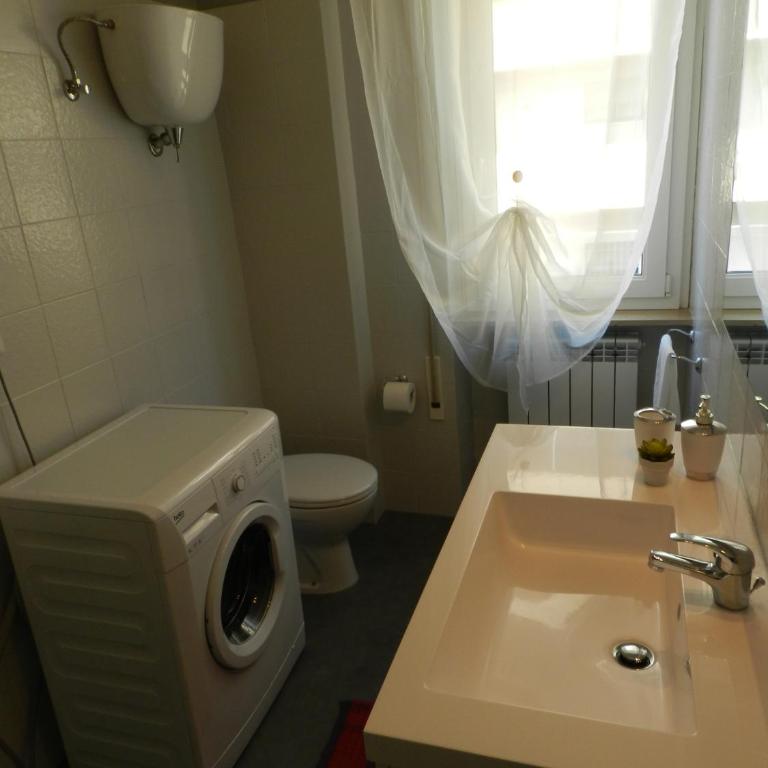 Appartamenti Via Cortonese 1 - Appartamento con 3 Camere da Letto - 5