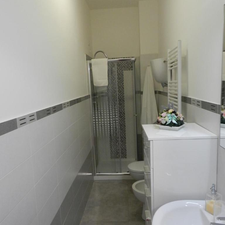 Appartamenti Via Cortonese 1 - Appartamento con 3 Camere da Letto - 4