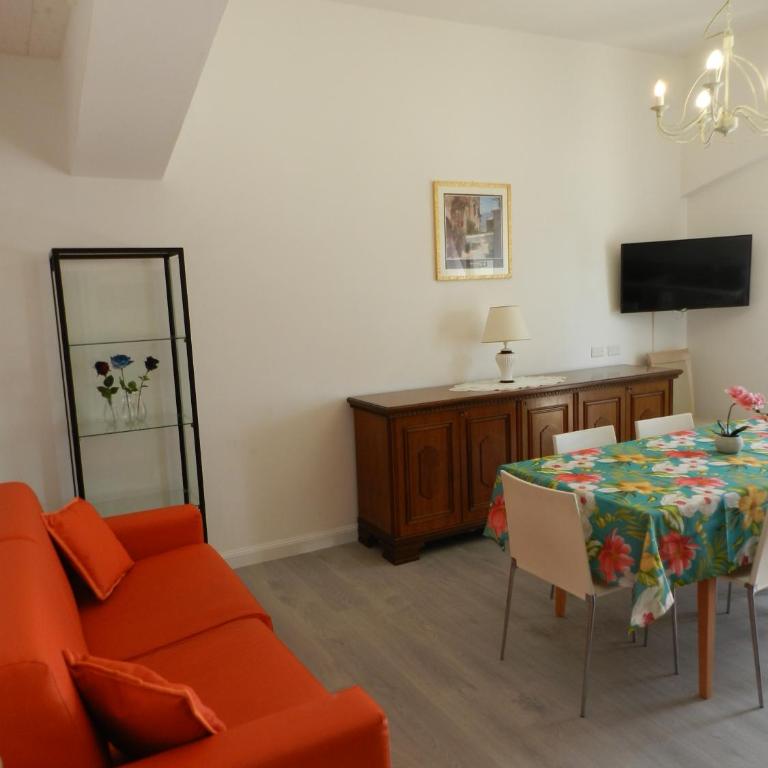 Appartamenti Via Cortonese 1 - Appartamento con 2 Camere da Letto - 25