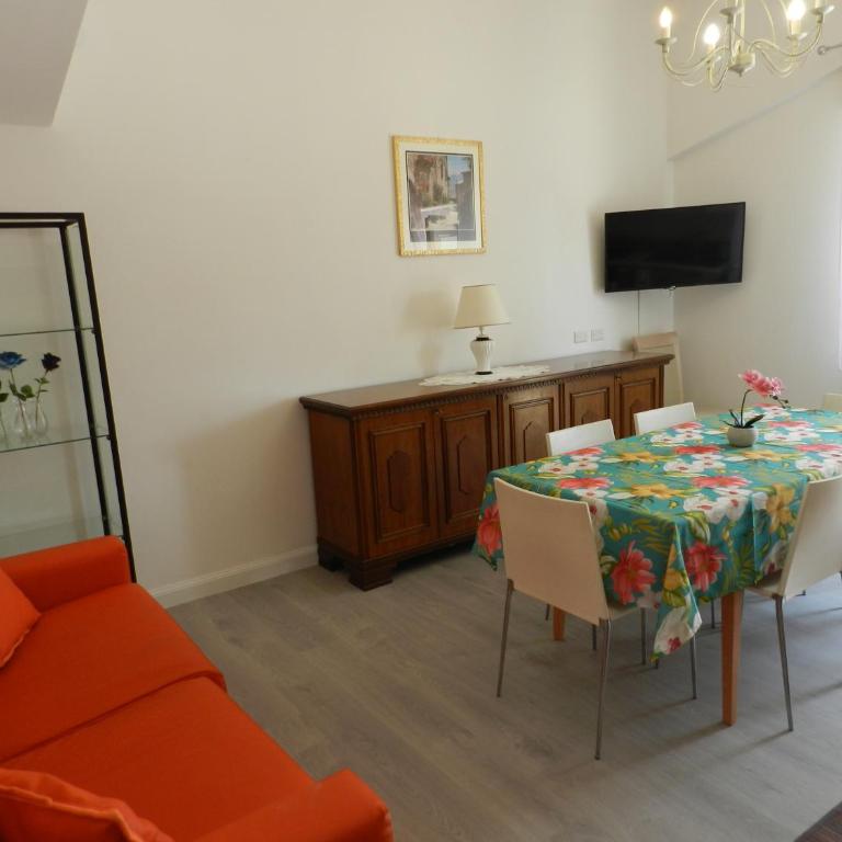 Appartamenti Via Cortonese 1 - Appartamento con 2 Camere da Letto - 24