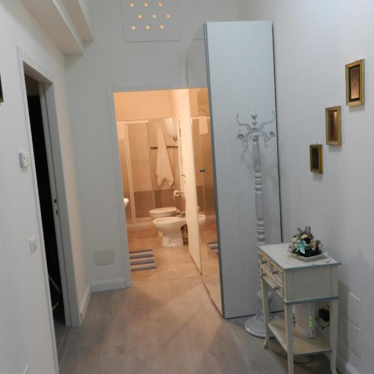 Appartamenti Via Cortonese 1 - Appartamento con 2 Camere da Letto - 3