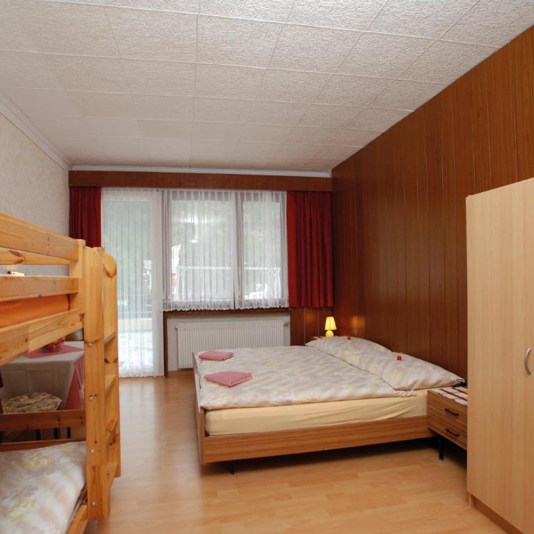 Pension Schönblick - Vierbettzimmer mit Dusche - 1
